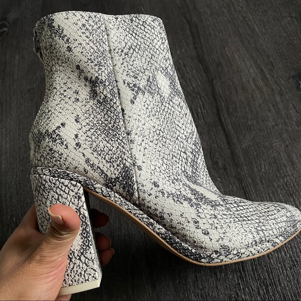 Like New Dolce Vita Snakeskin print heeled Boots (7/5) - Picture 7 of 10